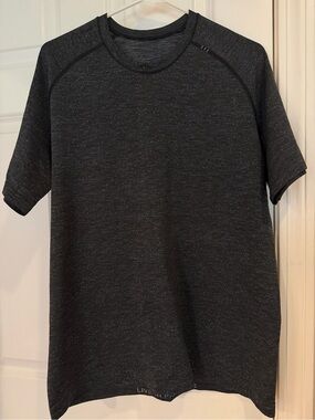 lululemon athletica Men's Dark Charcoal Speckled Short-Sleeve Tee
